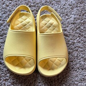 Cat & Jack sandals size 8